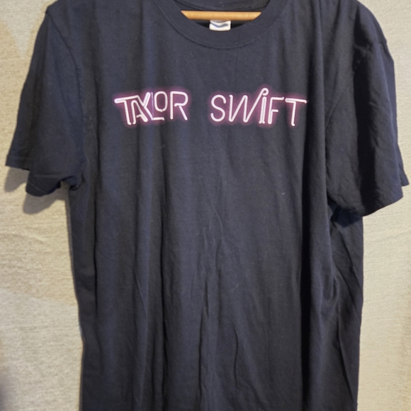 Taylor Swift Black Men's Short Sleeve Tee - Picture 1 of 4